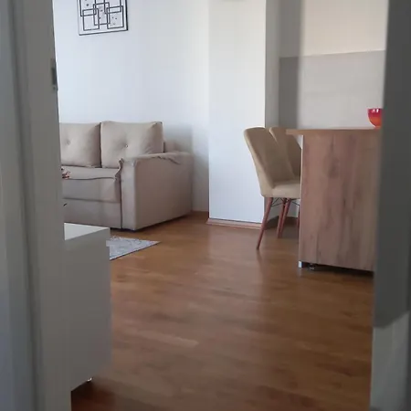 Dina Centar Apartment